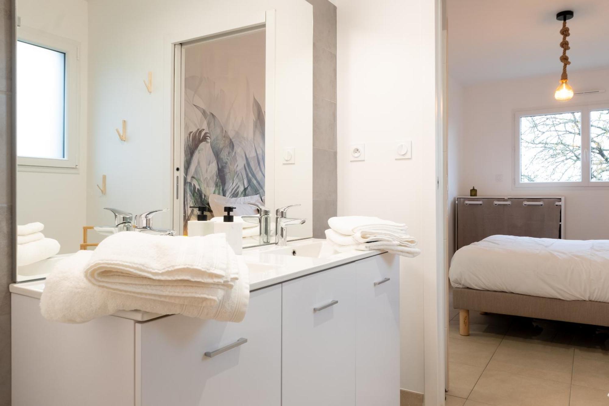 Appart Hotel La Gacilly-Centre Ville-Spa-Parking エクステリア 写真